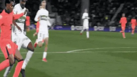 澳网赛事评论：张之臻精彩亮相，拼搏进取