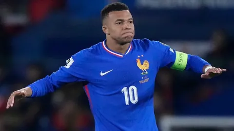 【热刺主场燃情对决，利物浦连胜征程能否今夜延续？】